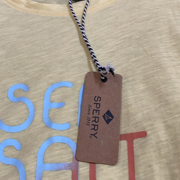 SPERRY yellow graphic tee shirt. 1X - Picture 6 of 7